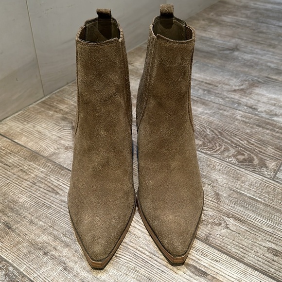 Beautiful Mark Fisher taupe suede booties,Sz 8 - Picture 2 of 5